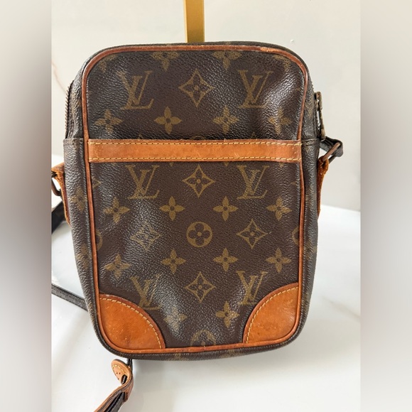 LV Monogram Danube PM vintage Crossbody Bag - Picture 4 of 14